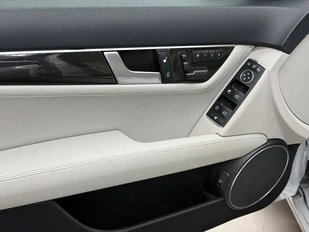 Mercedes-Benz C-Class 2011 — фото 18