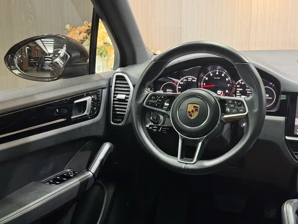 Porsche Cayenne 2018 — фото 10