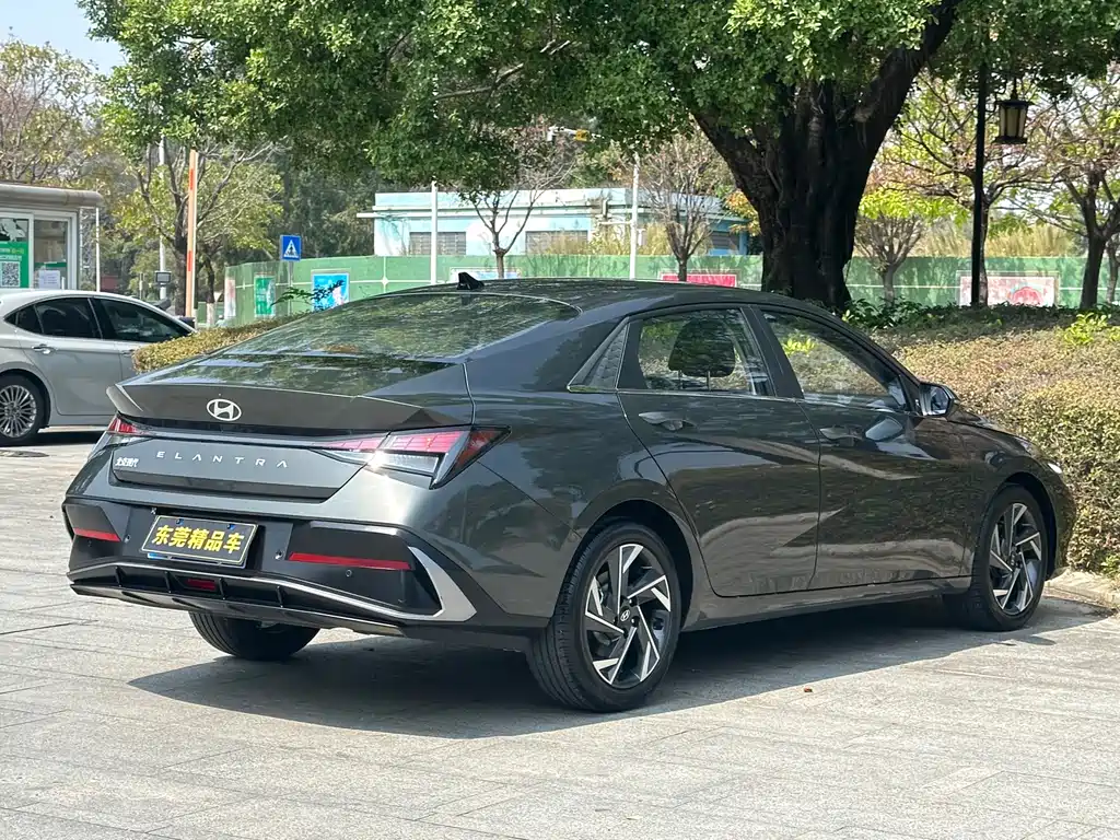 Hyundai Elantra 2023 — фото 6