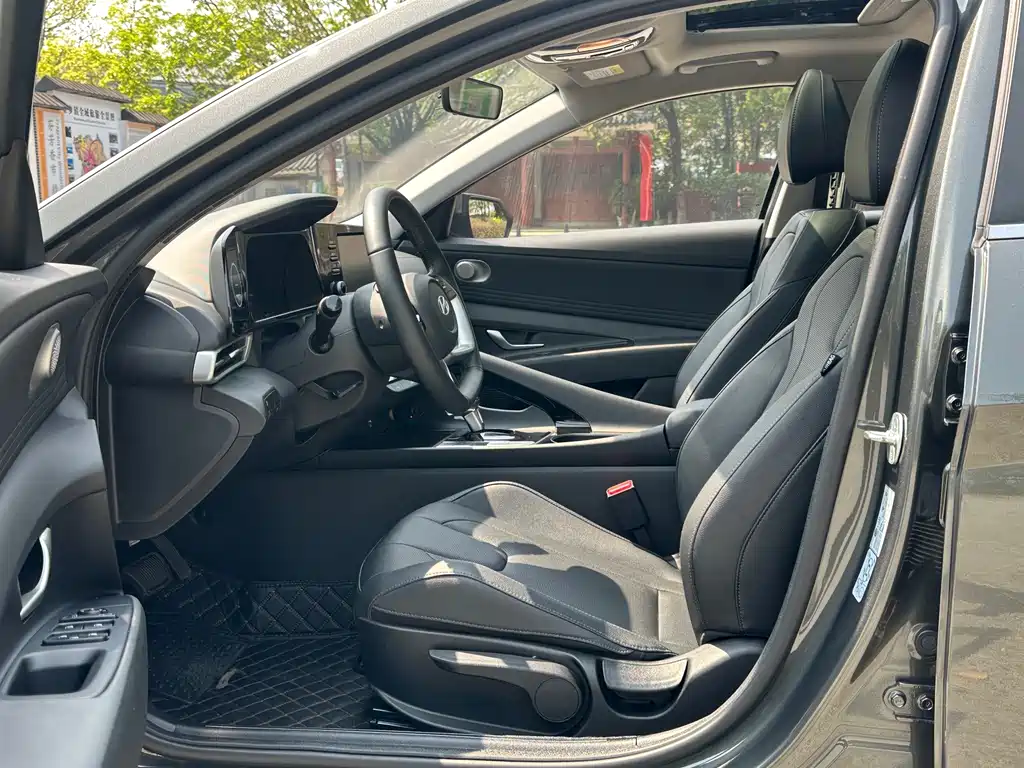 Hyundai Elantra 2023 — фото 10