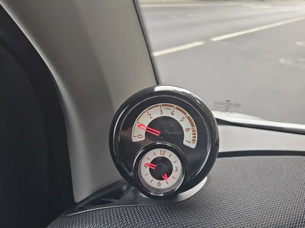 smart Fortwo 2018 — фото 11