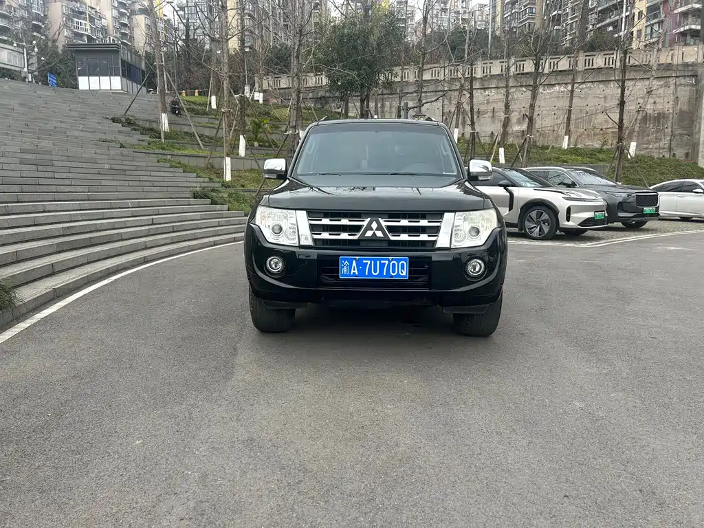 Mitsubishi Pajero 2012