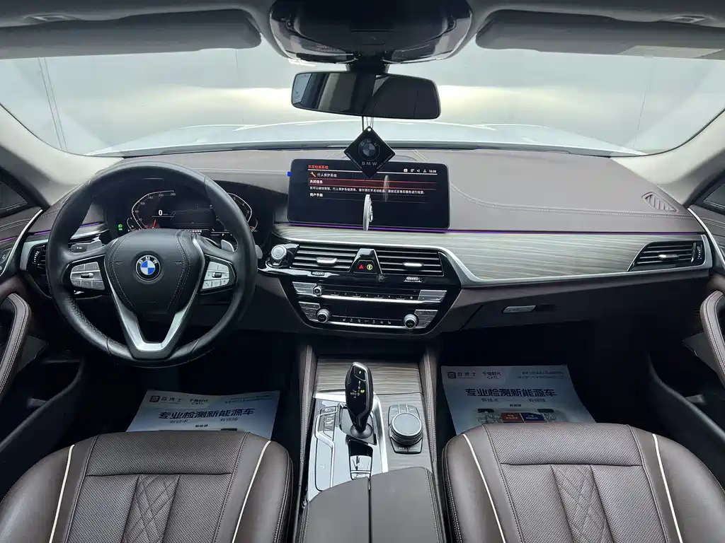 BMW 5 Series 2022 — фото 17