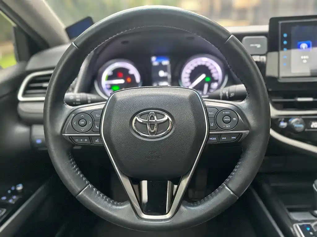 Toyota Camry 2021 — фото 10