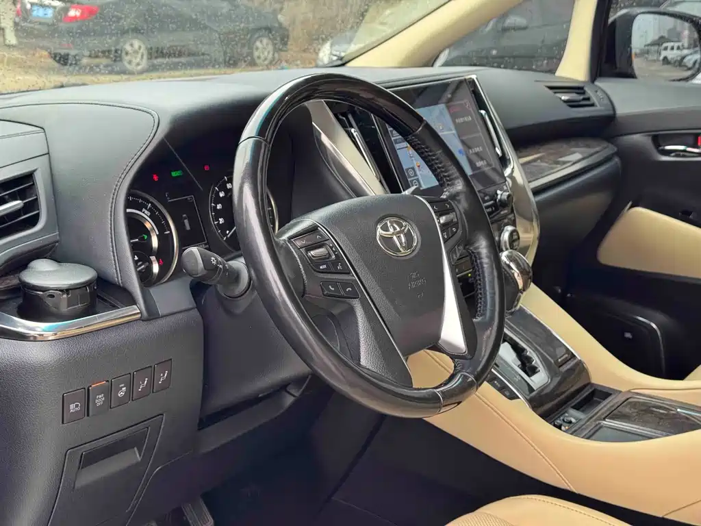 Toyota Alphard 2023 — фото 7
