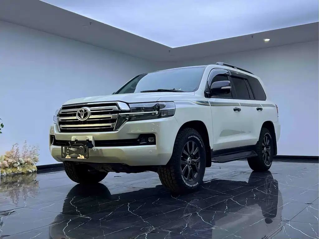 Toyota Land Cruiser 2017 — фото 1