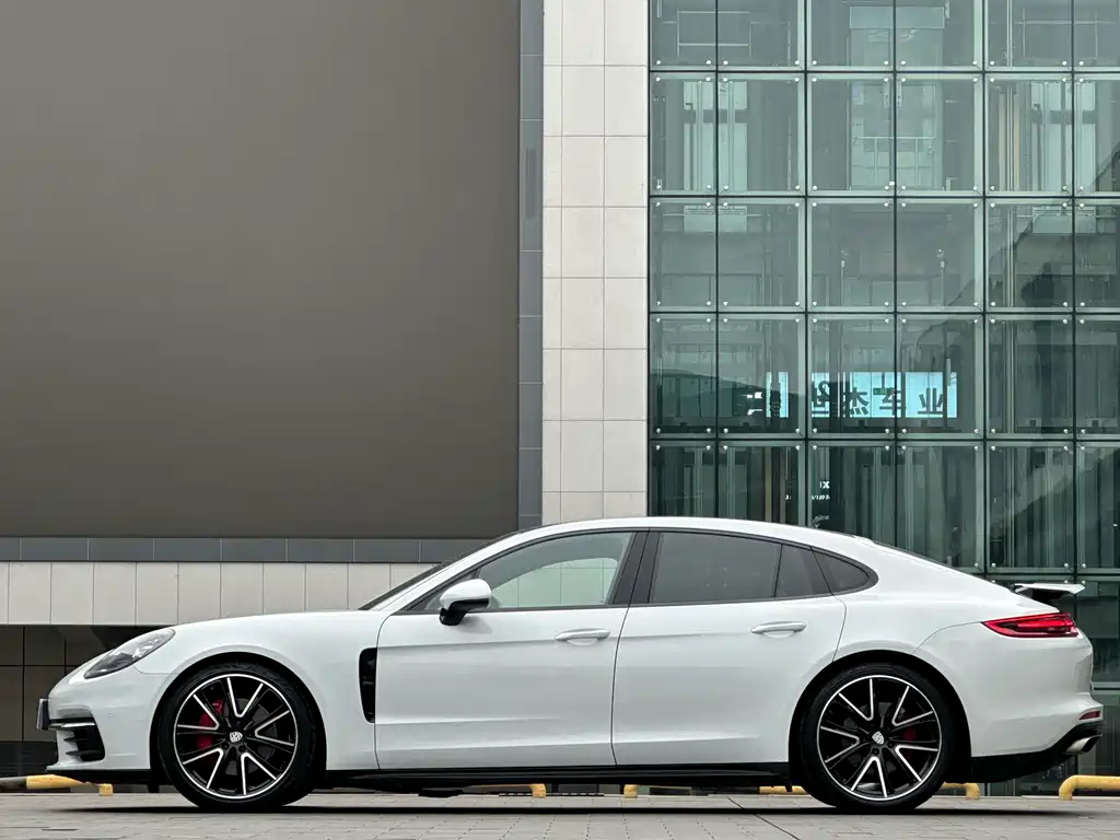 Porsche Panamera 2018 — фото 10