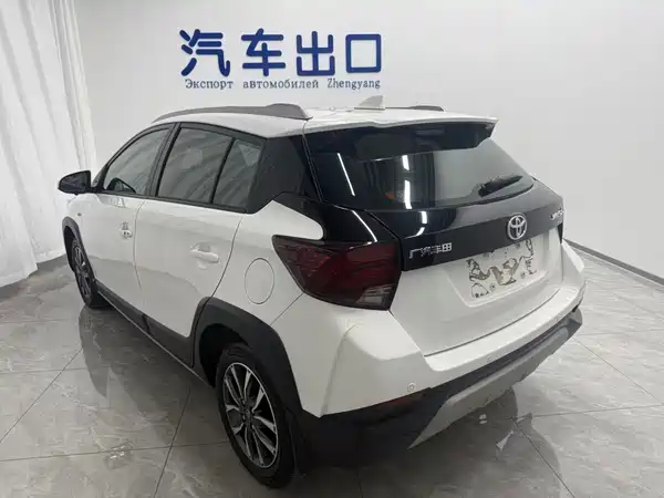 Toyota Yaris L 2022