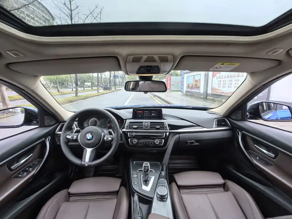BMW 3 Series 2019 — фото 10