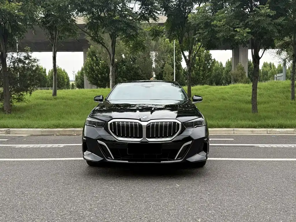 BMW 5 Series 2025