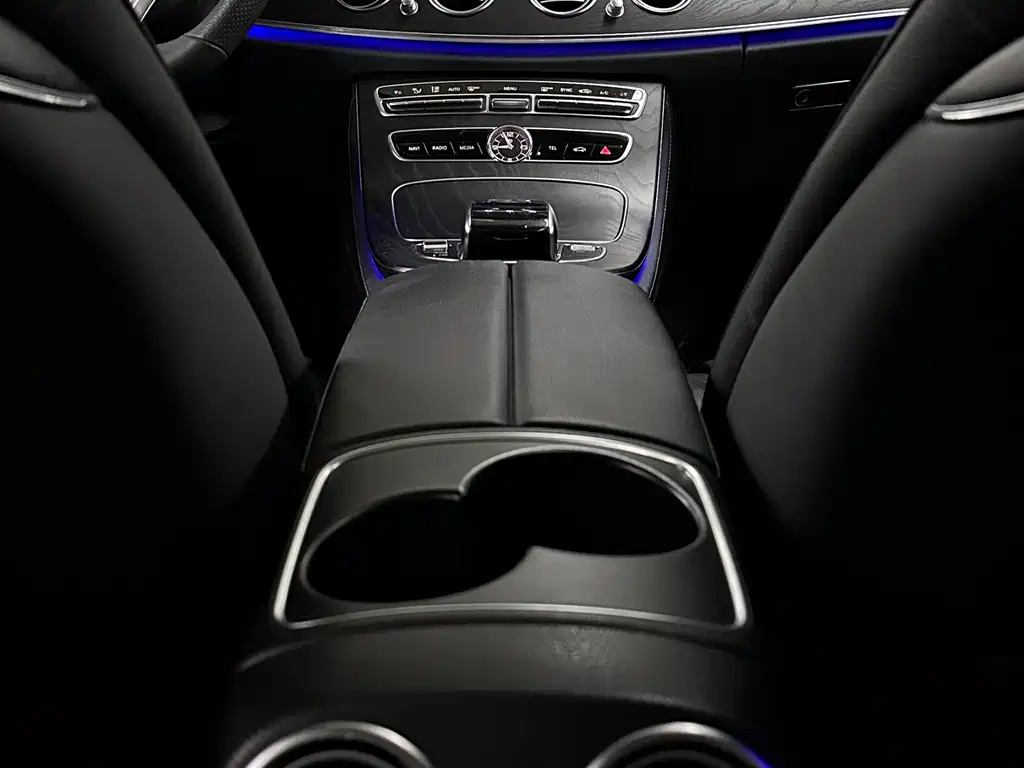 Mercedes-Benz E-Class 2018 — фото 11