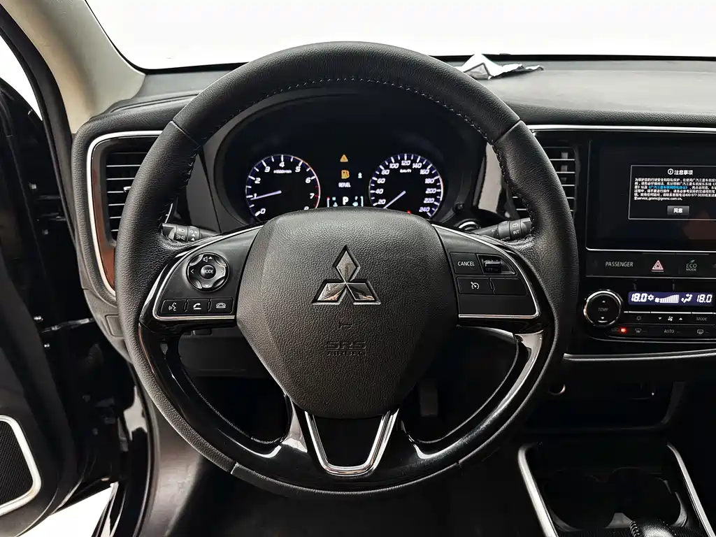 Mitsubishi Outlander 2022 — фото 13