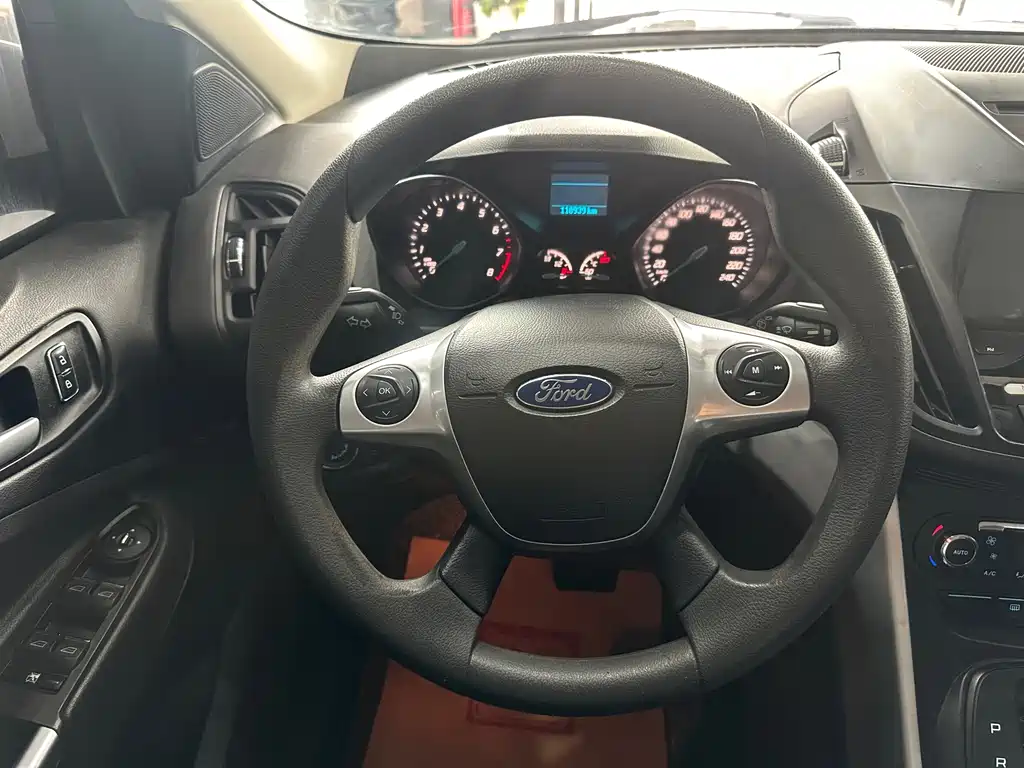 Ford Kuga 2015 — фото 11