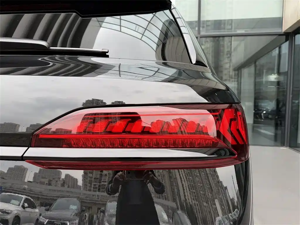 Audi SQ7 2024 — фото 12