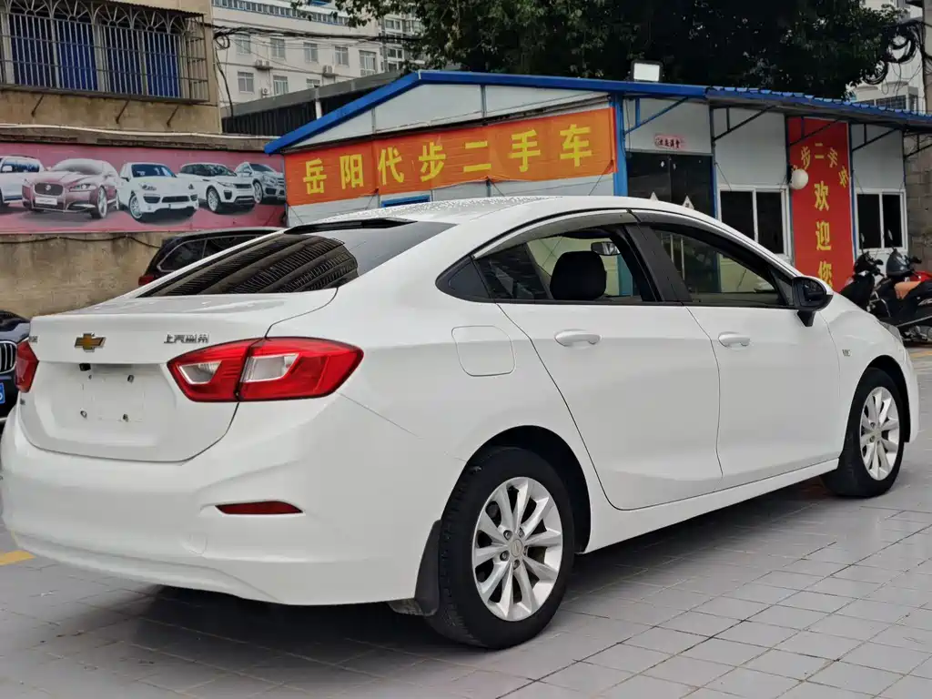 Chevrolet Cruze 2018 — фото 15
