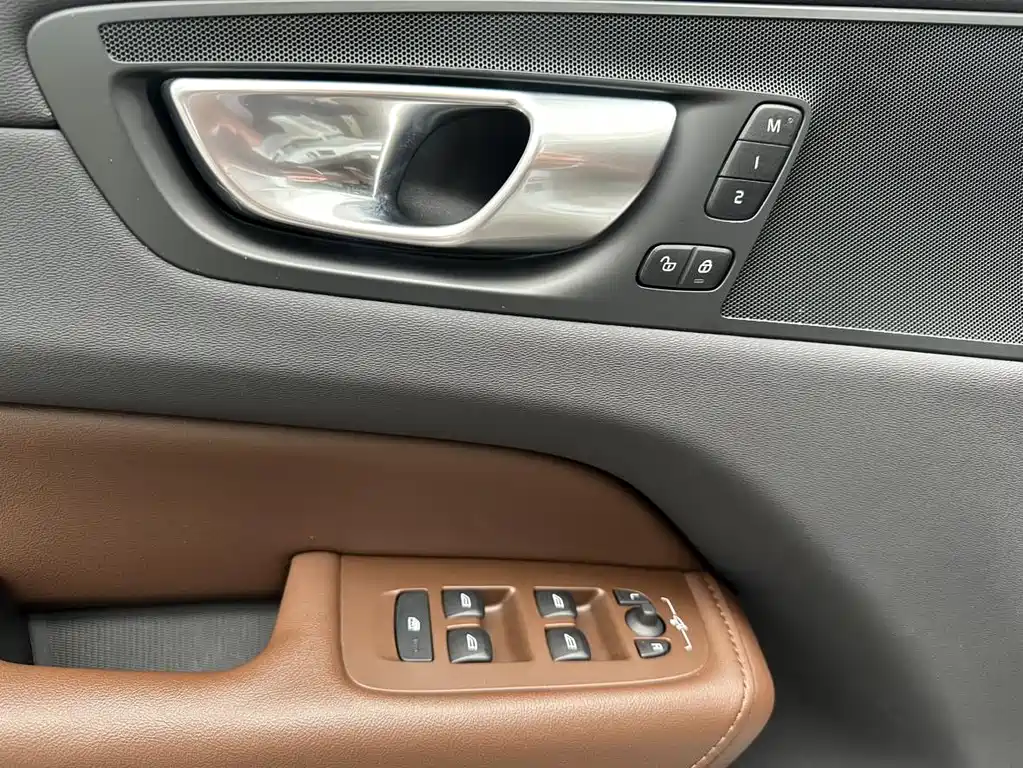 Volvo XC60 2024 — фото 14