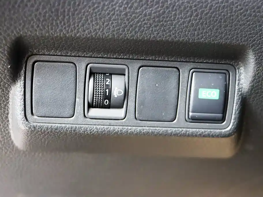 Nissan Tiida 2017 — фото 17