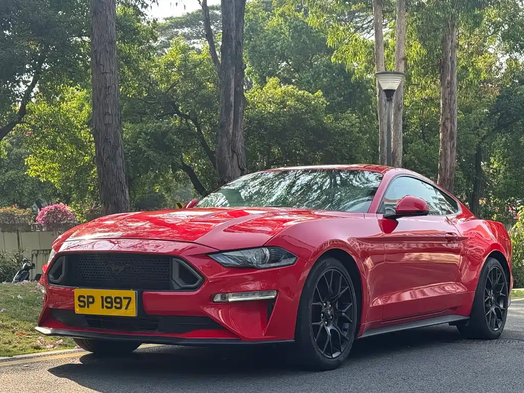 Ford Mustang 2021 — фото 1