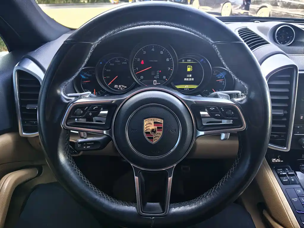 Porsche Cayenne 2017 — фото 15