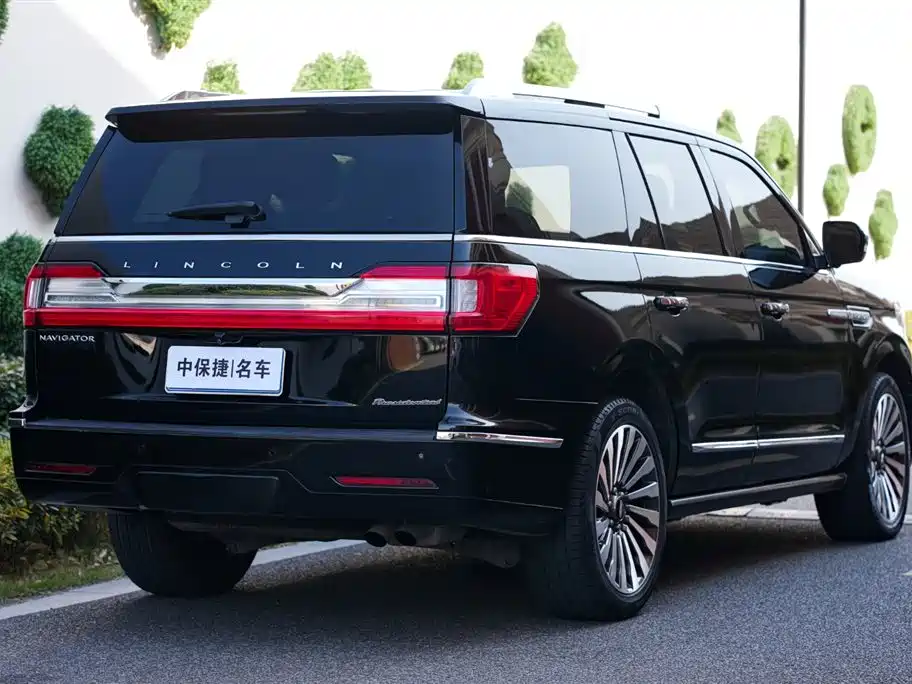 Lincoln Navigator 2018 — фото 17
