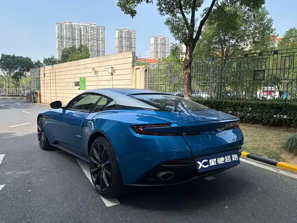 Aston Martin DB11 2020