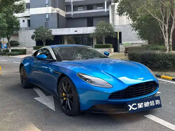 Aston Martin DB11 2020