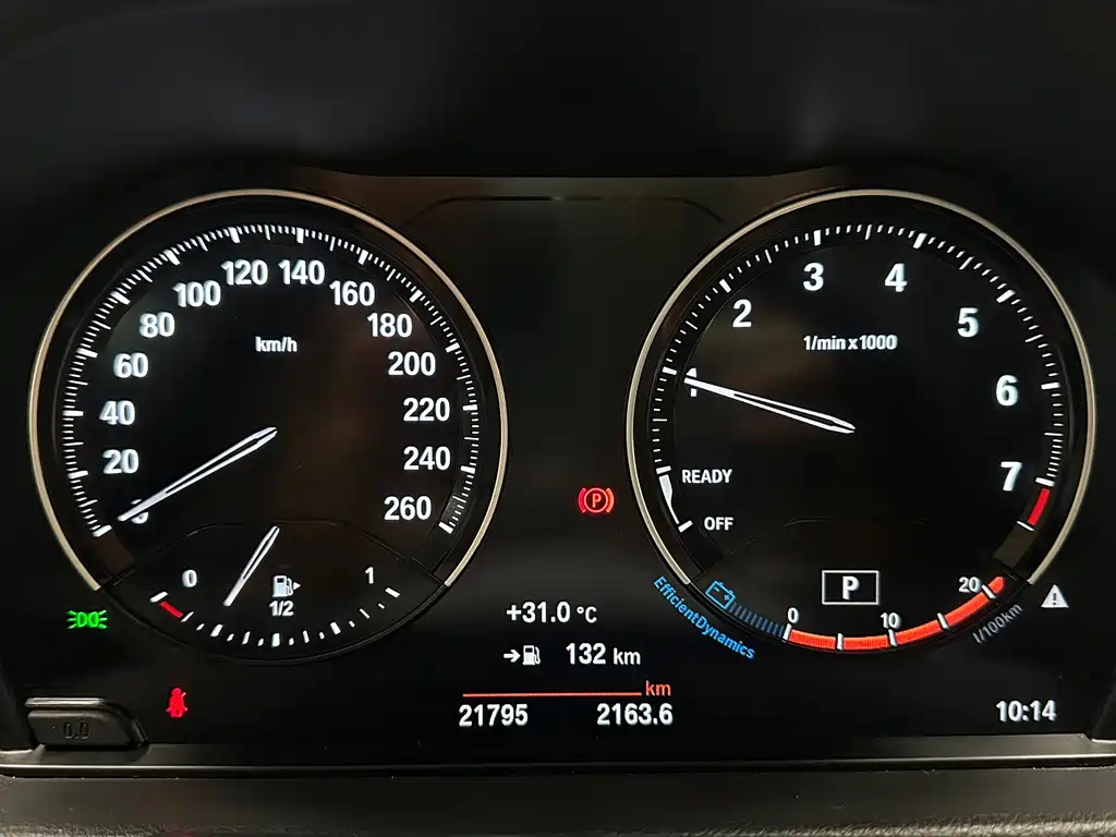 BMW 1 Series 2022 — фото 10