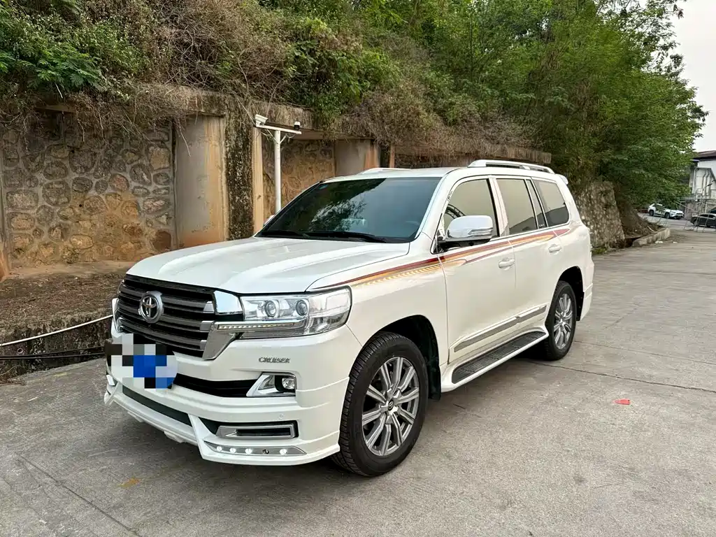 Toyota Land Cruiser 2018 — фото 1