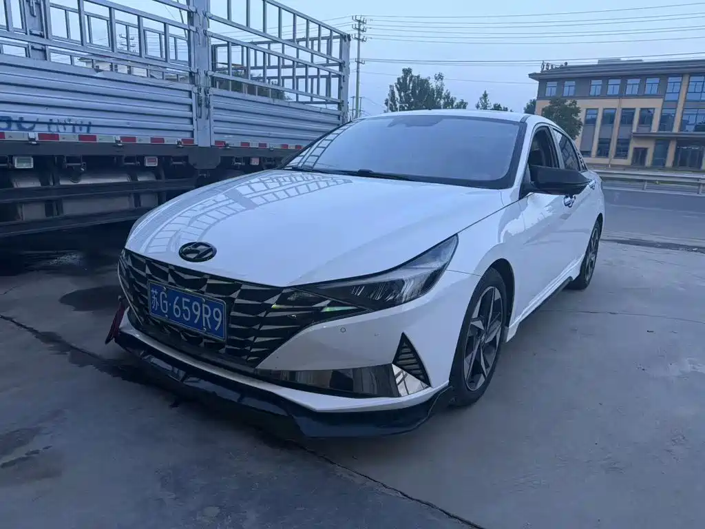 Hyundai Elantra 2022