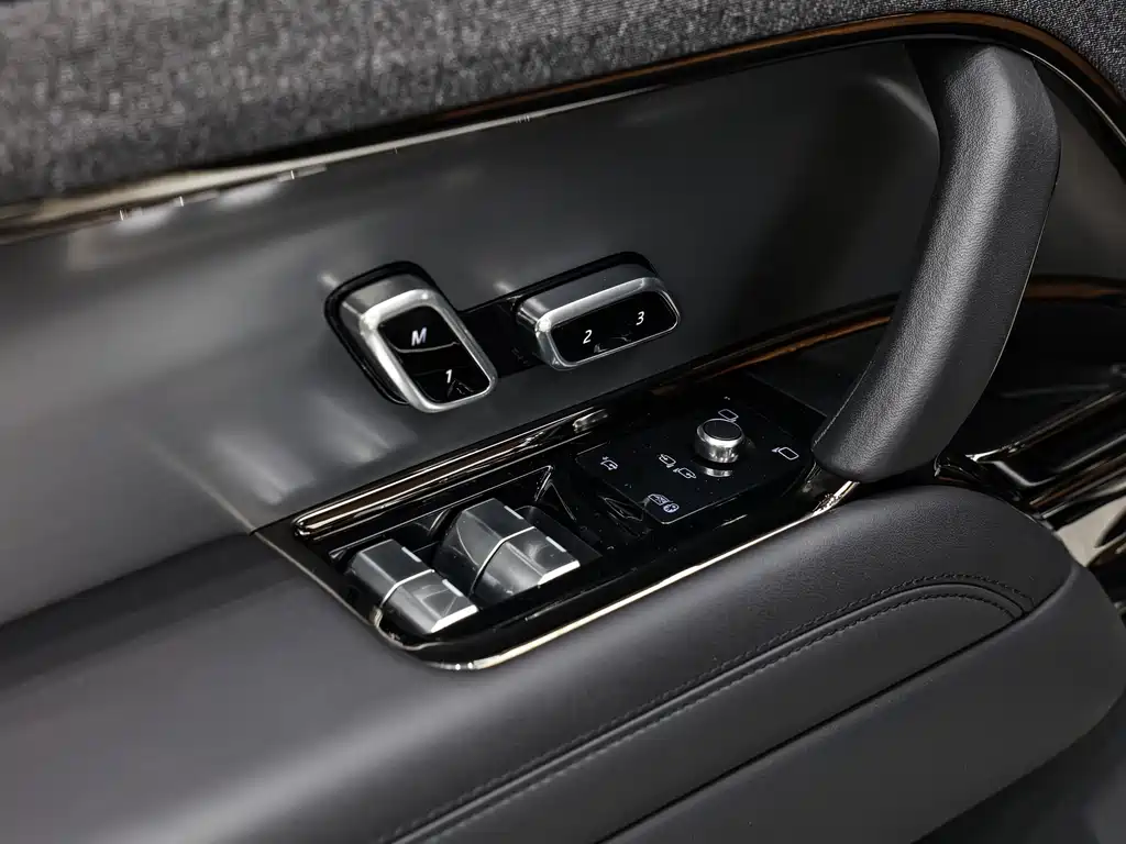 Land Rover Sport 2023 — фото 21