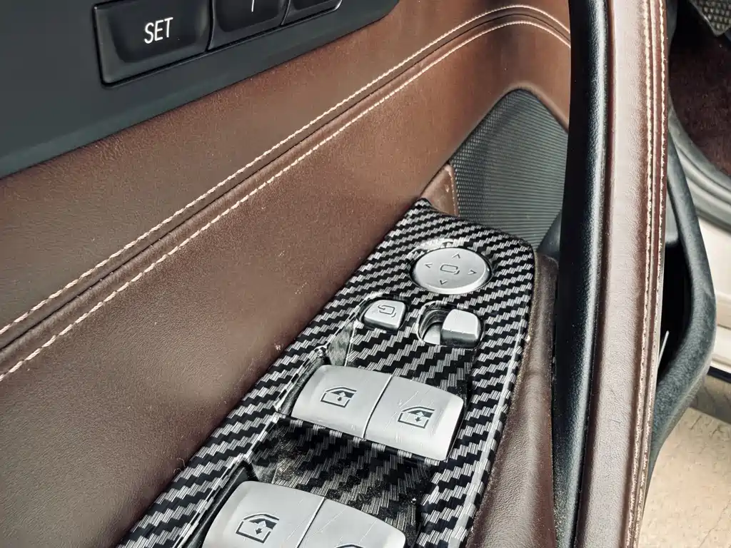BMW 5 Series 2018 — фото 16