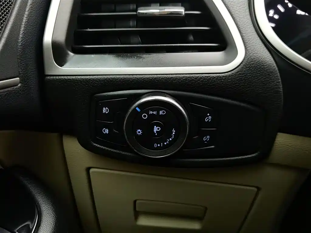 Ford Edge 2015 — фото 21