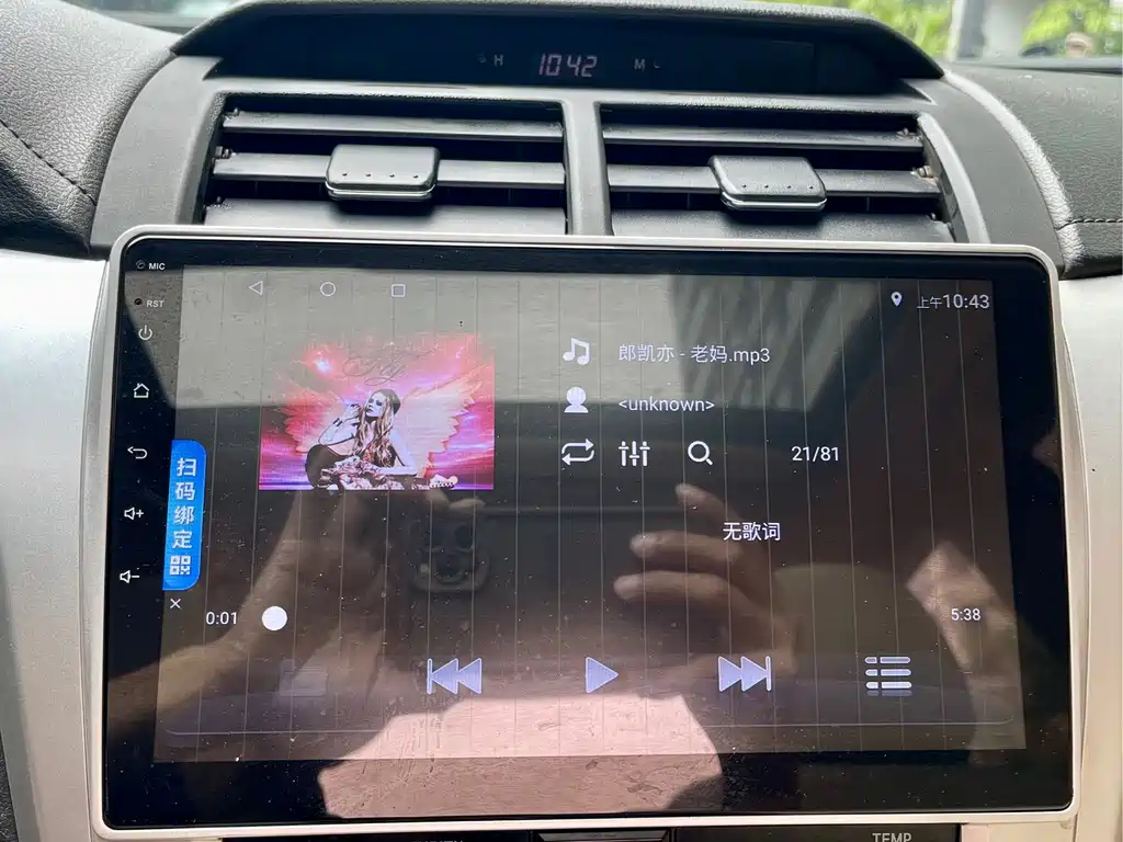 Toyota Camry 2014 — фото 16