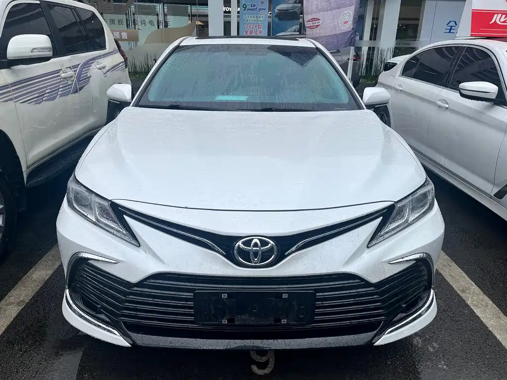 Toyota Camry 2023 — фото 2