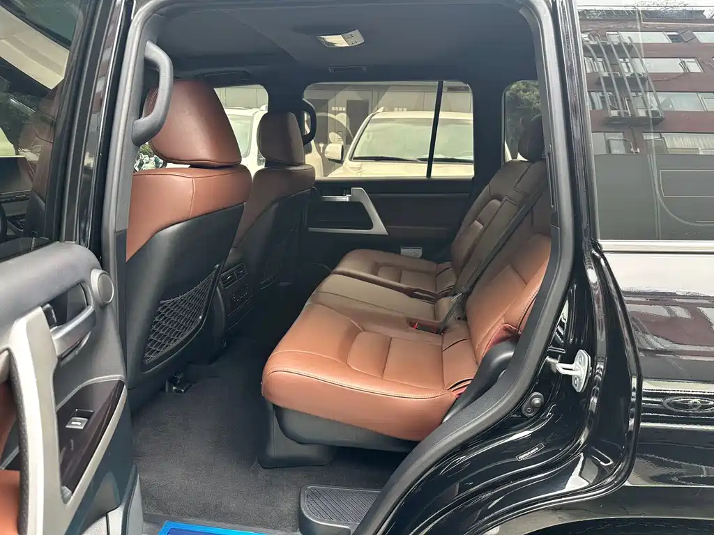 Toyota Land Cruiser 2020 — фото 8