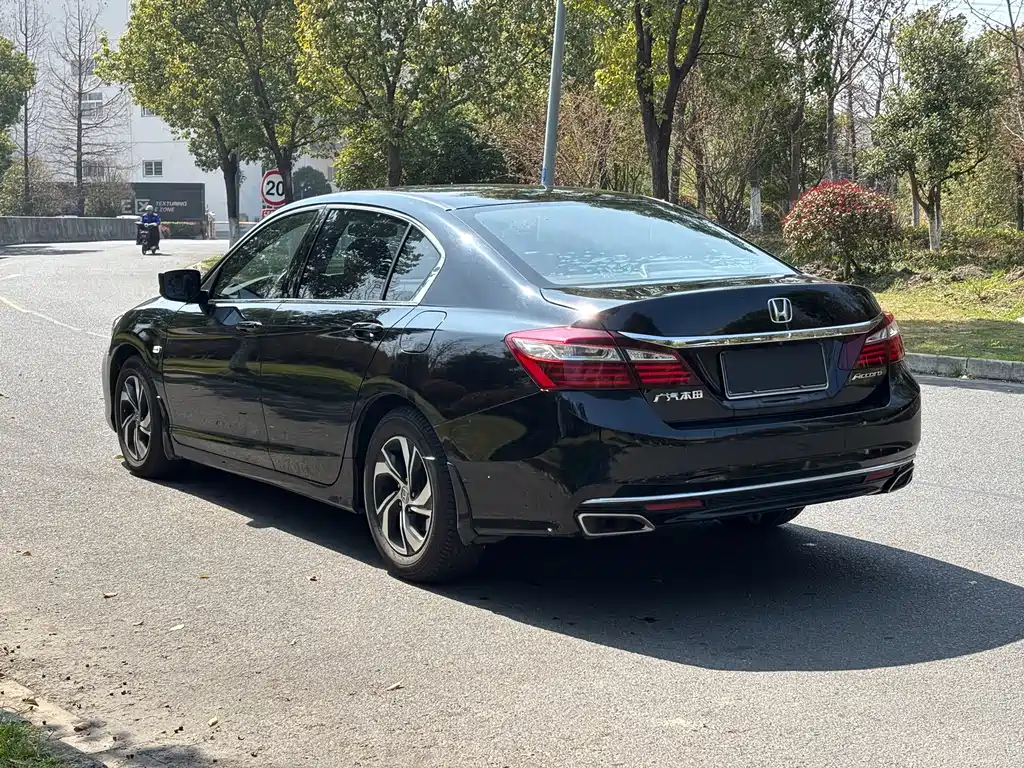 Honda Accord 2017 — фото 8