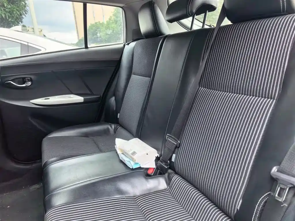 Toyota Yaris L 2015 — фото 13