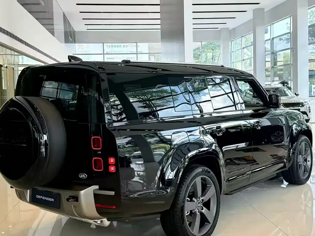 Land Rover Defender 2025 — фото 3