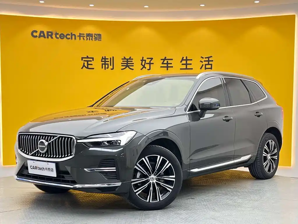Volvo XC60 2022 — фото 1