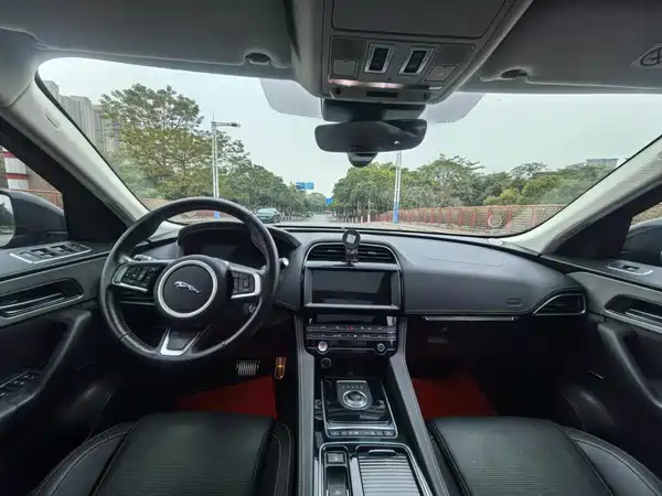 Jaguar F-PACE 2020