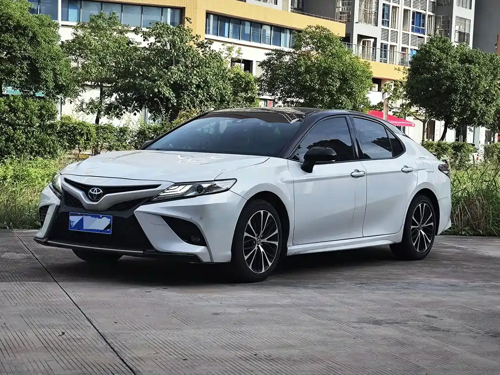 Toyota Camry 2018 — фото 1