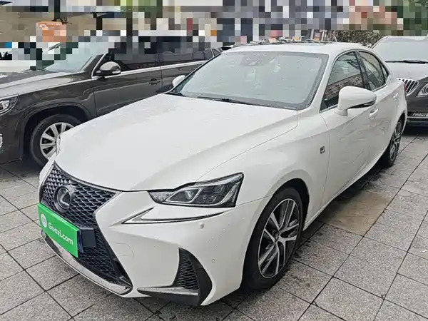 Lexus IS 2019