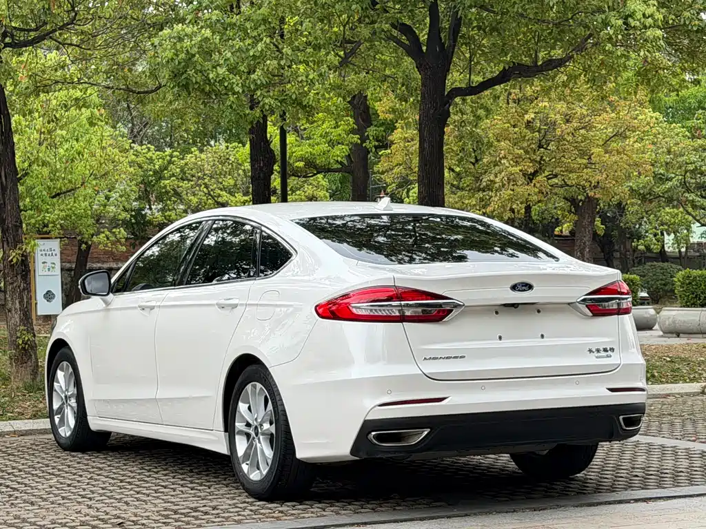 Ford Mondeo 2021 — фото 21