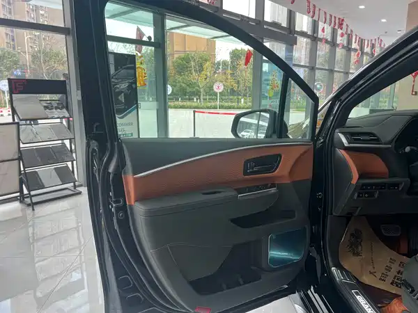 Toyota Granvia 2024