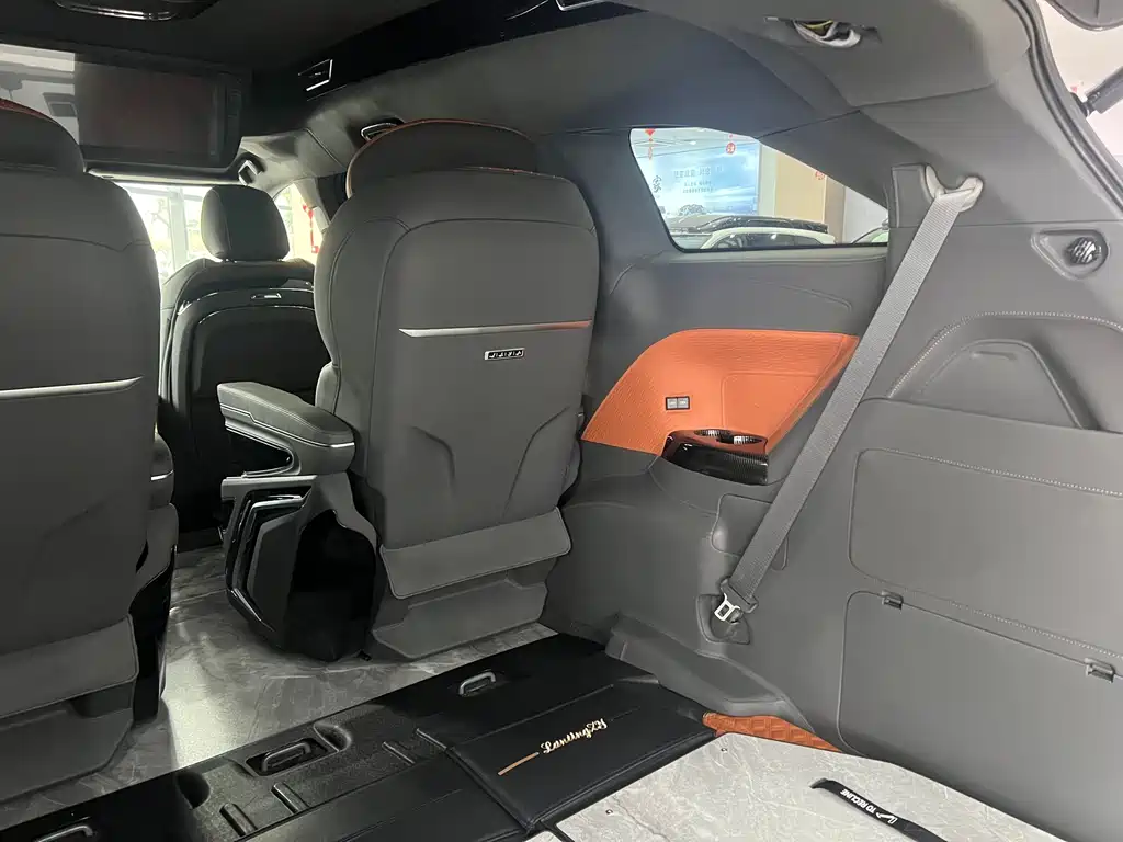 Toyota Granvia — фото 18