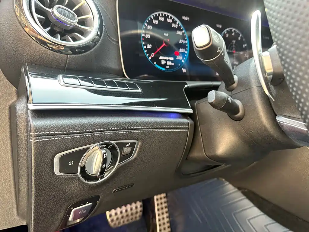 Mercedes-Benz AMG GT 2019 — фото 15