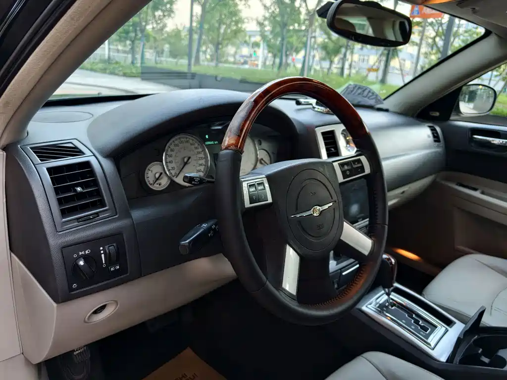 Chrysler 300C 2007 — фото 15