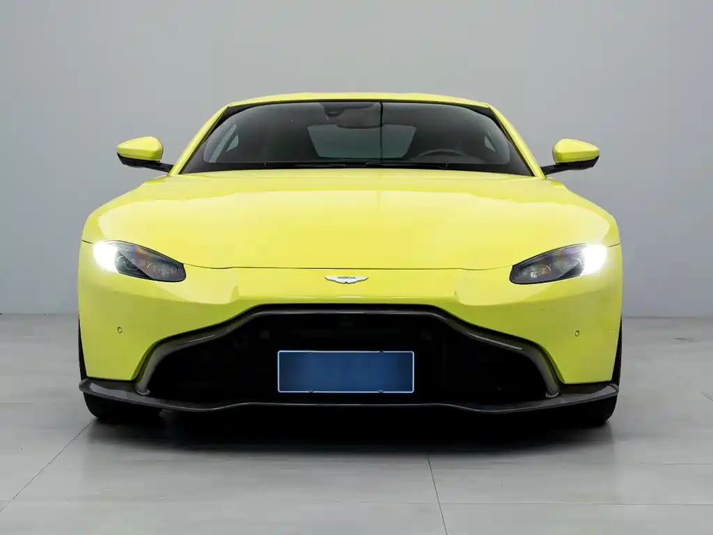 Aston Martin V8 Vantage 2018 — фото 1