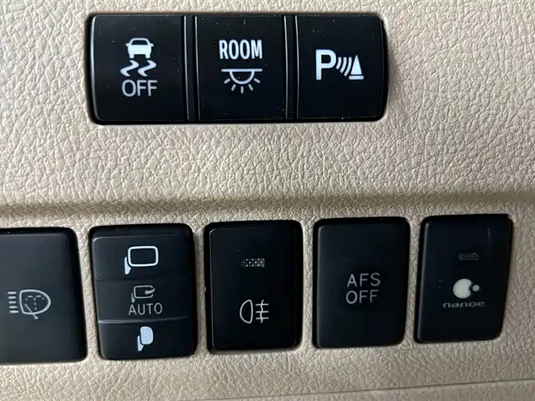 Toyota Alphard 2016 — фото 21
