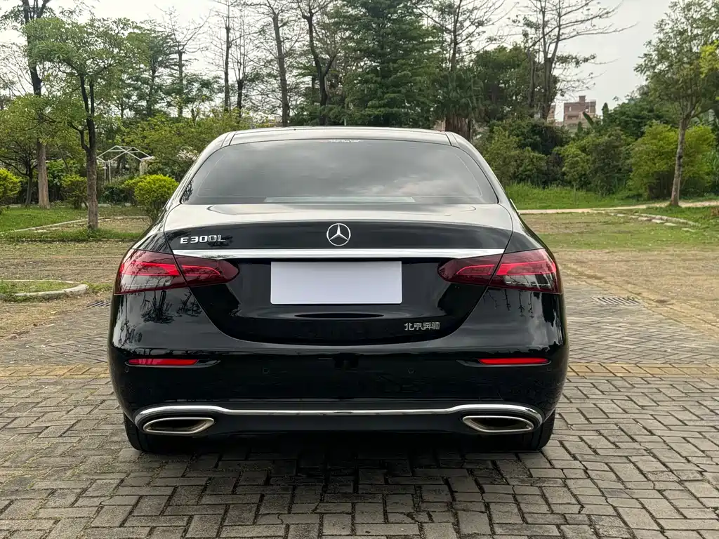 Mercedes-Benz E-Class 2023 — фото 15